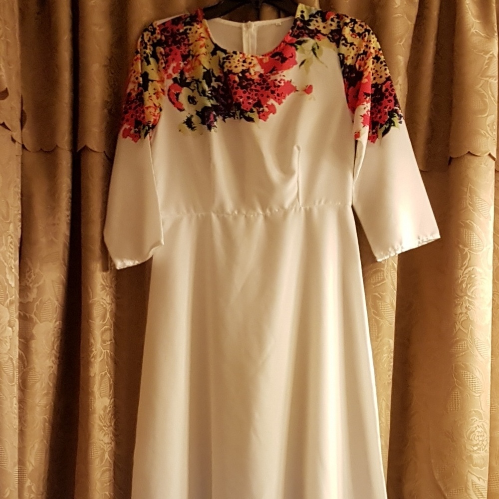 White Bright Peony  Accent Vacay  Maxi - Picture 5 of 6